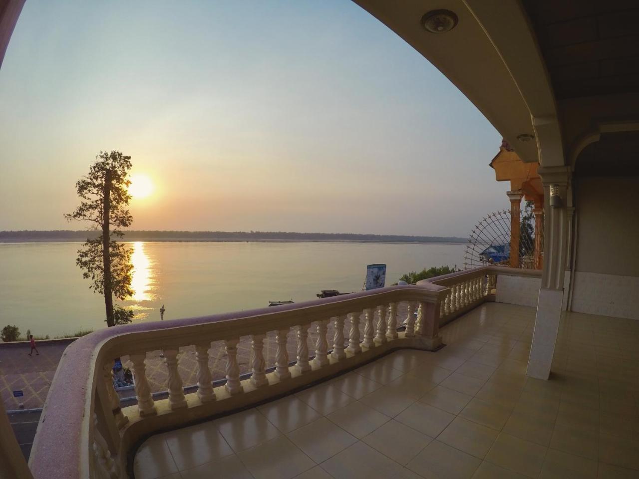 Hengheng II Guest House Kratie Eksteriør billede