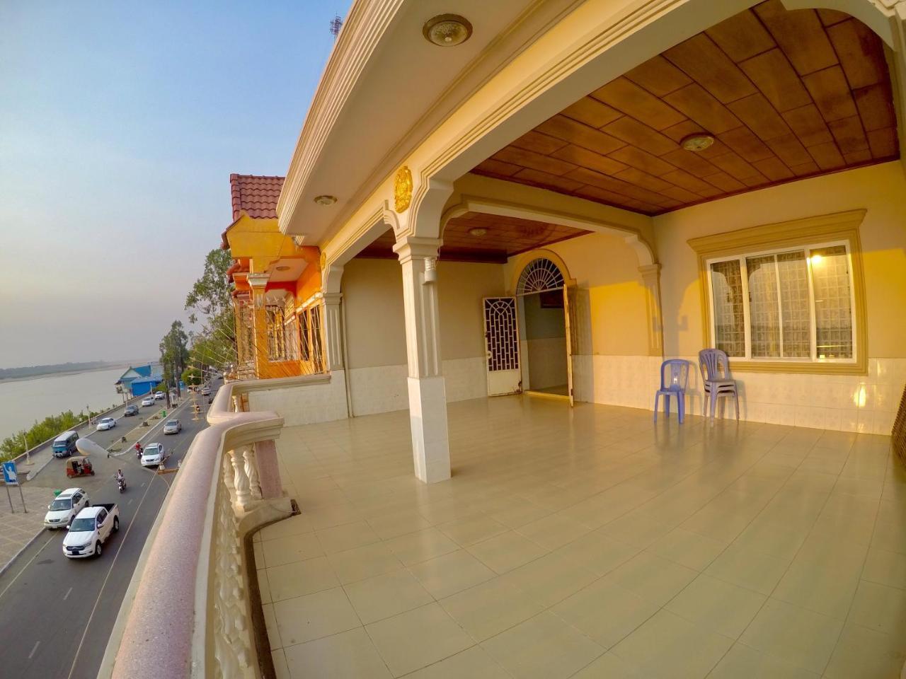 Hengheng II Guest House Kratie Eksteriør billede